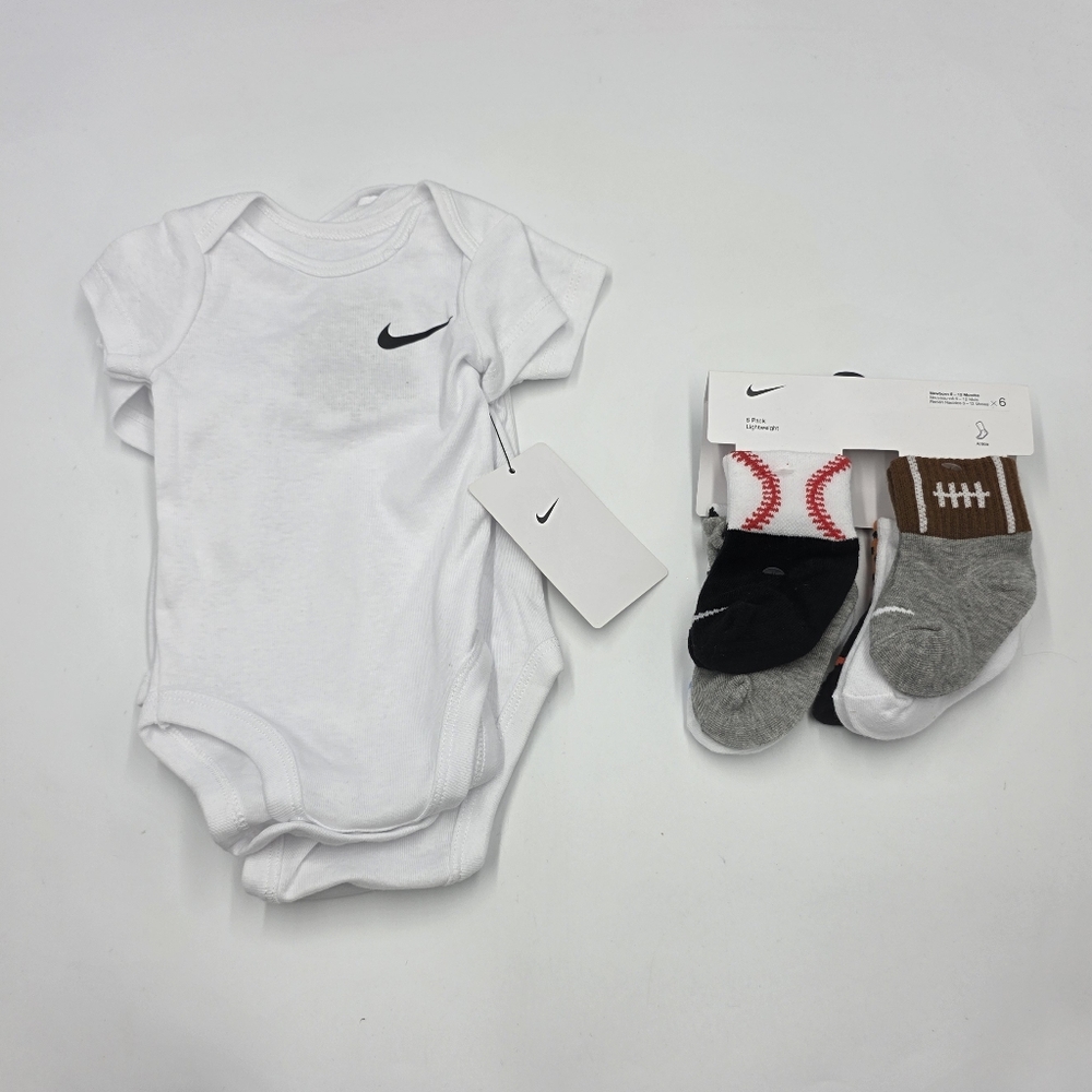 NEW Nike baby boy 3-pack bodysuits and sports socks